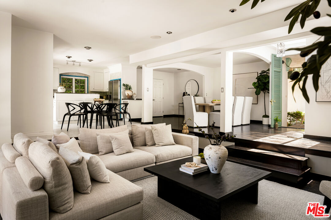 10216 Cielo Dr