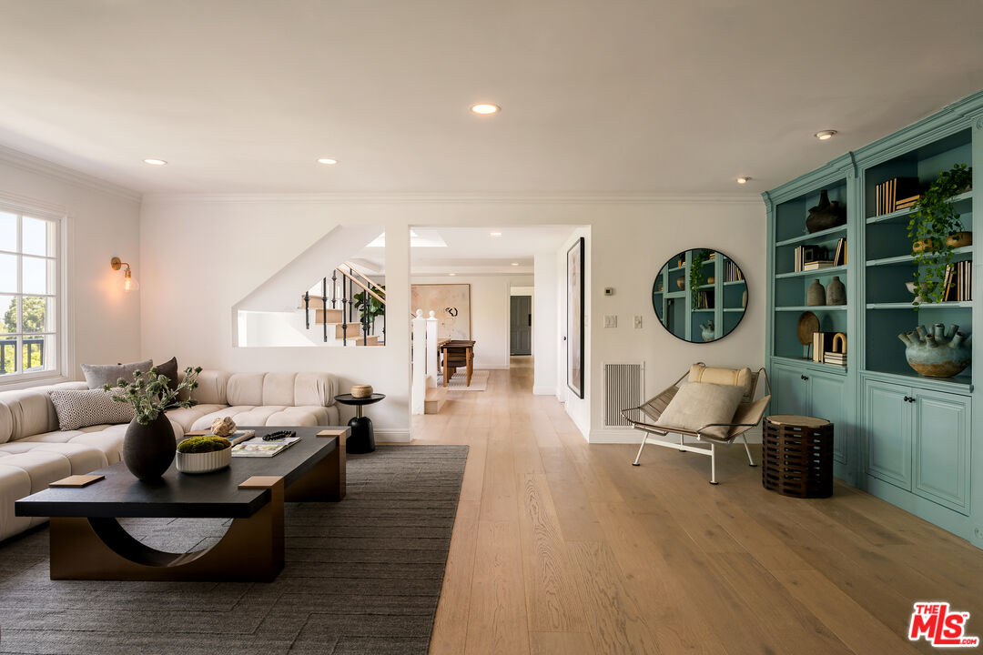 9315 Beverly Crest Dr