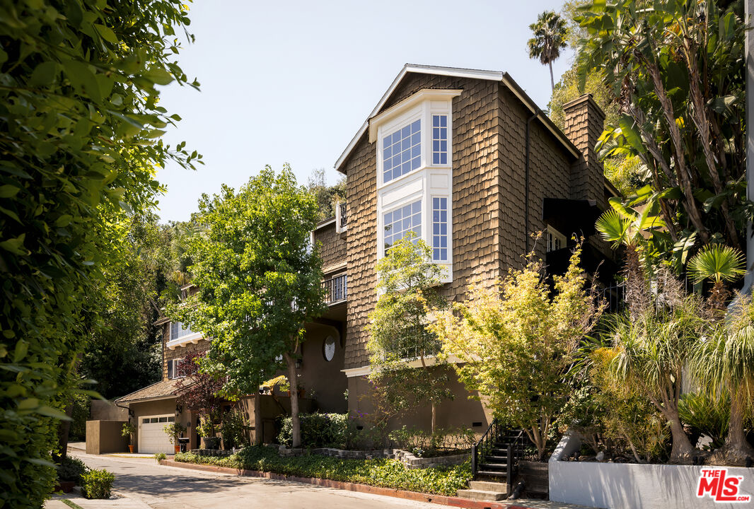 9315 Beverly Crest Dr