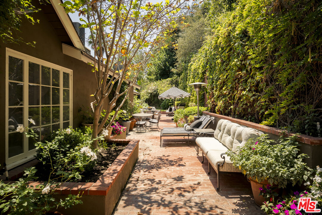 9315 Beverly Crest Dr