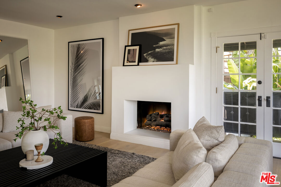 9315 Beverly Crest Dr