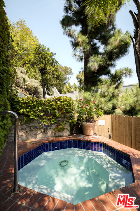 9315 Beverly Crest Dr