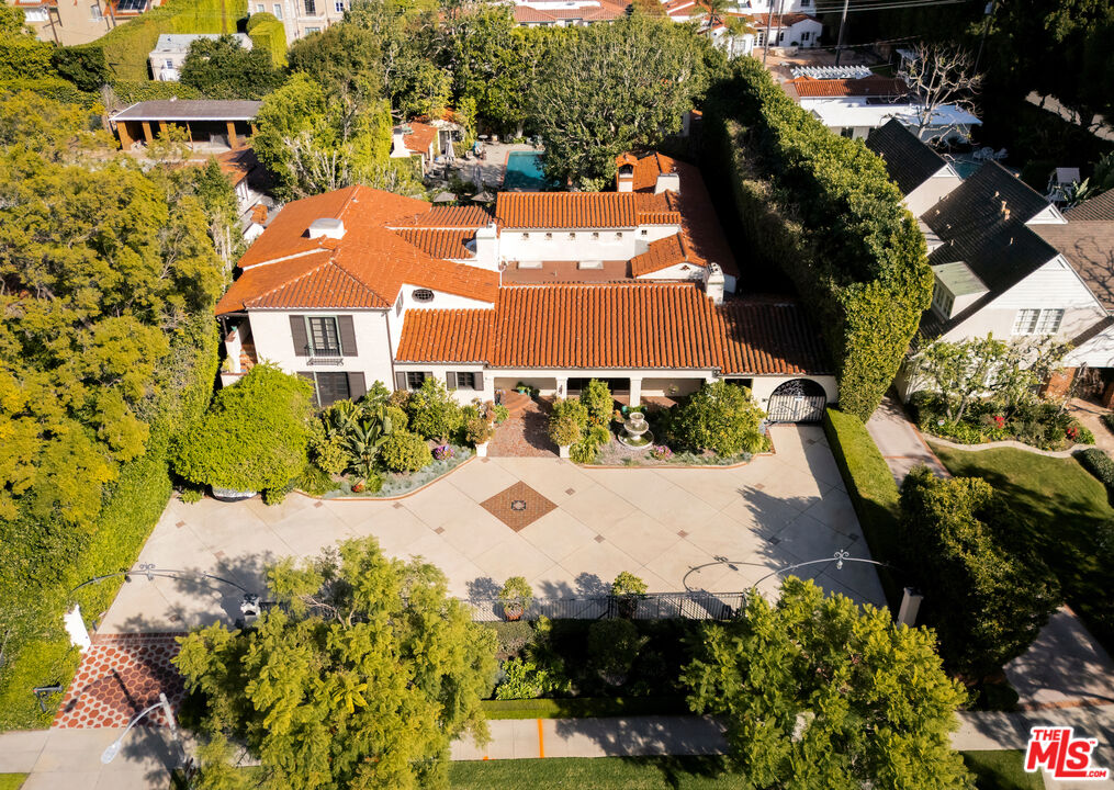 902 N Whittier Dr