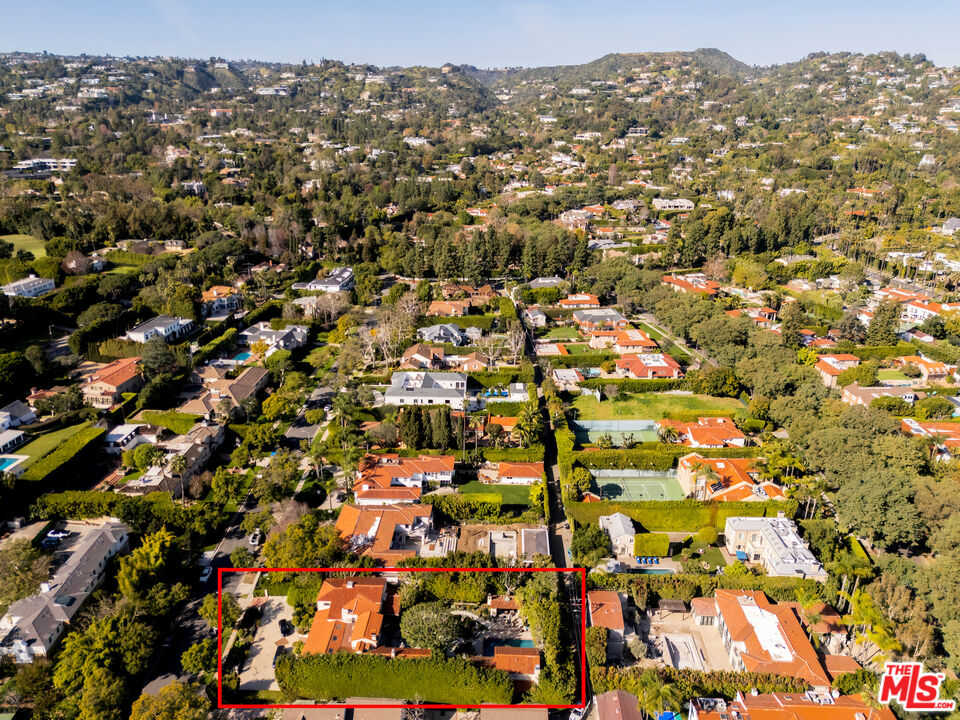902 N Whittier Dr