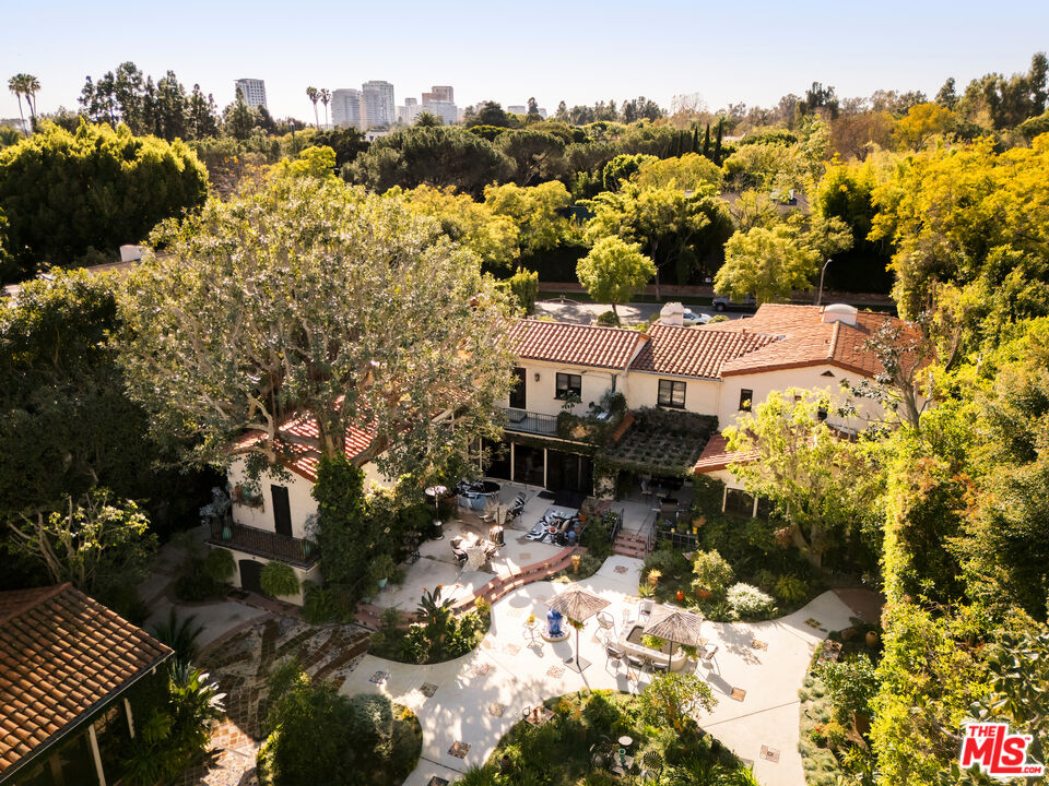 902 N Whittier Dr