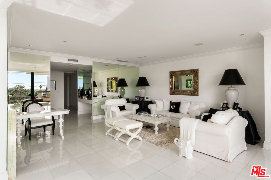 10350 Wilshire Blvd Unit: 404