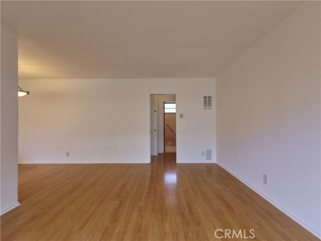 919 N Orange Grove AVE Unit: 5
