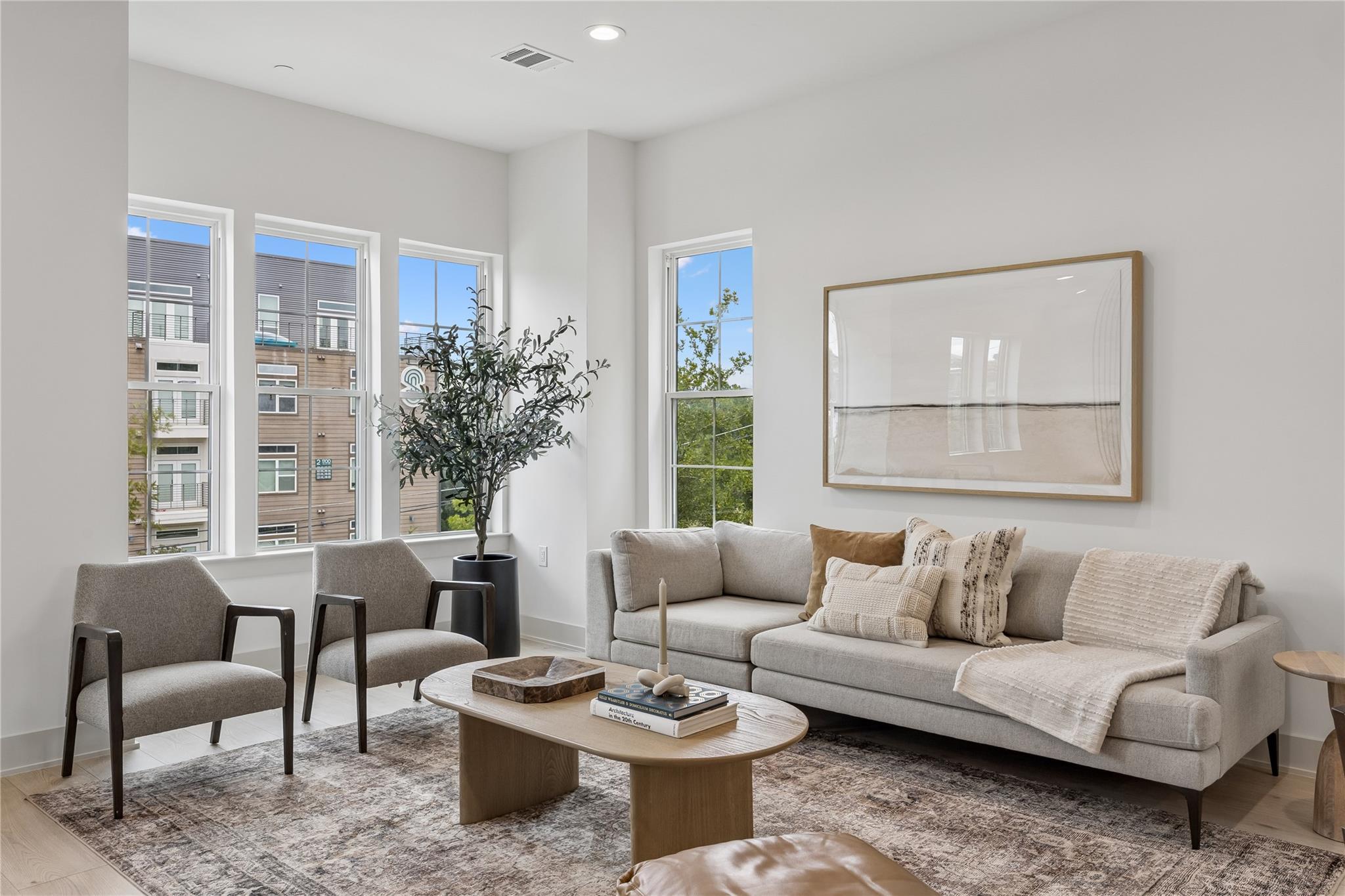 2209 Woodland Ave # 203