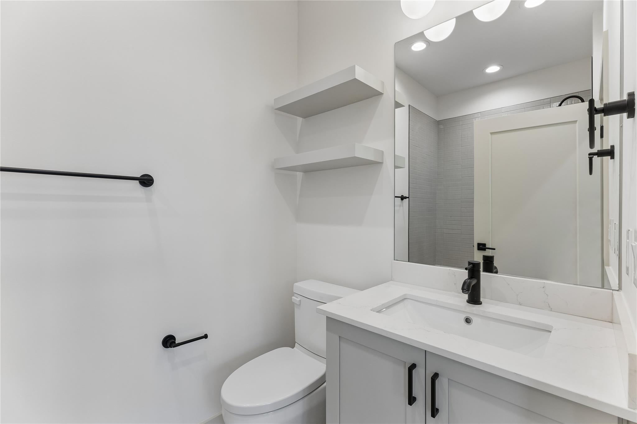 2209 Woodland Ave # 203