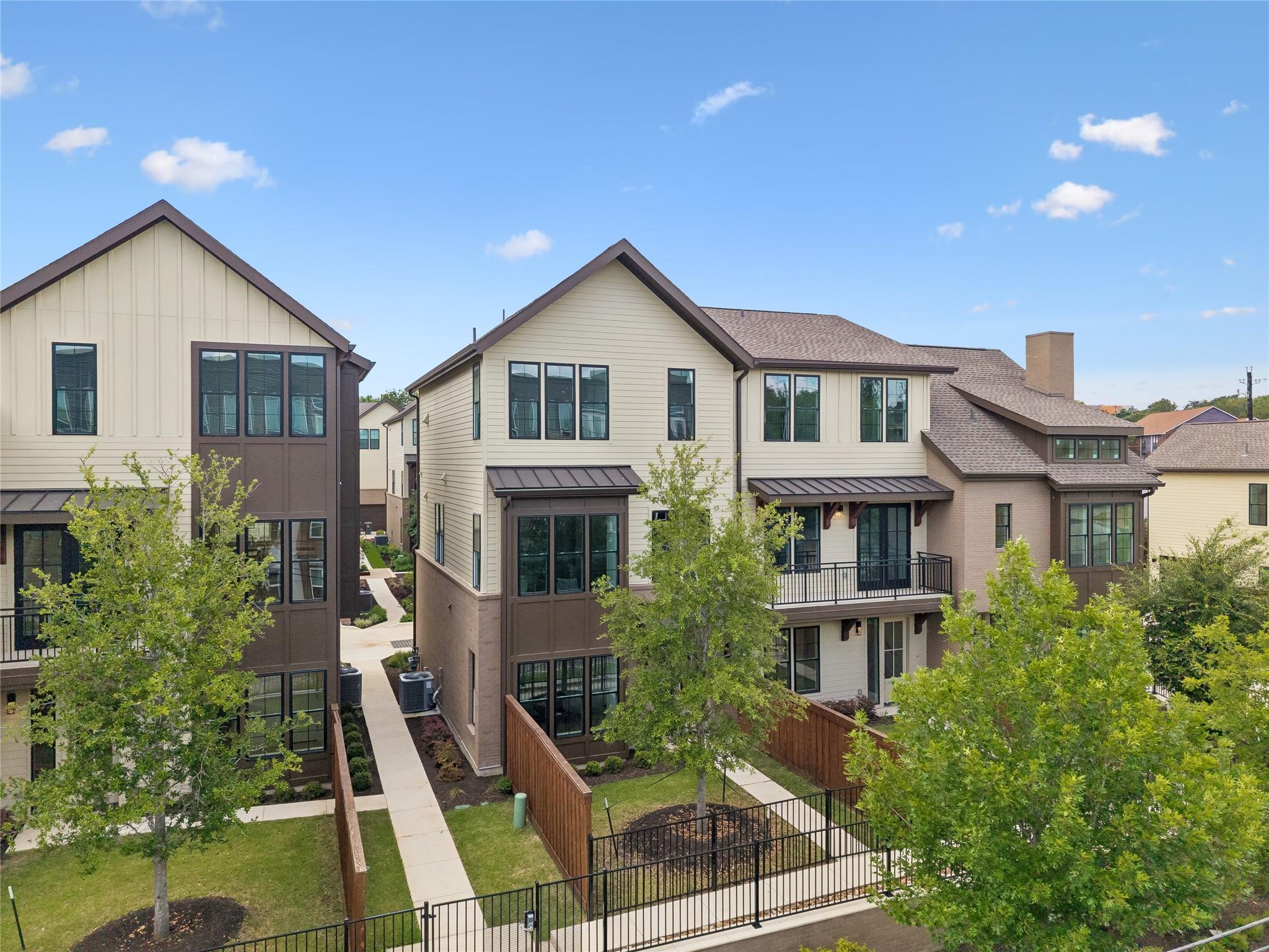 2209 Woodland Ave # 203