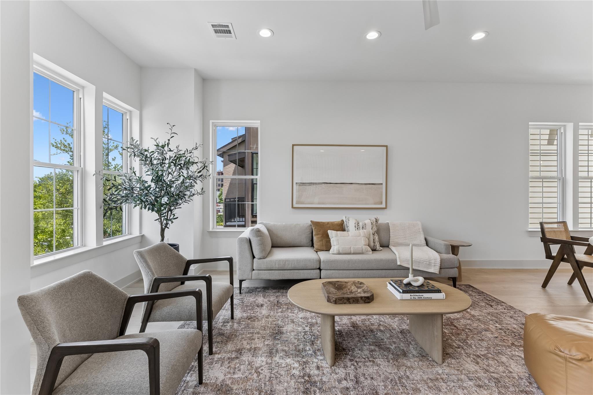 2209 Woodland Ave # 203
