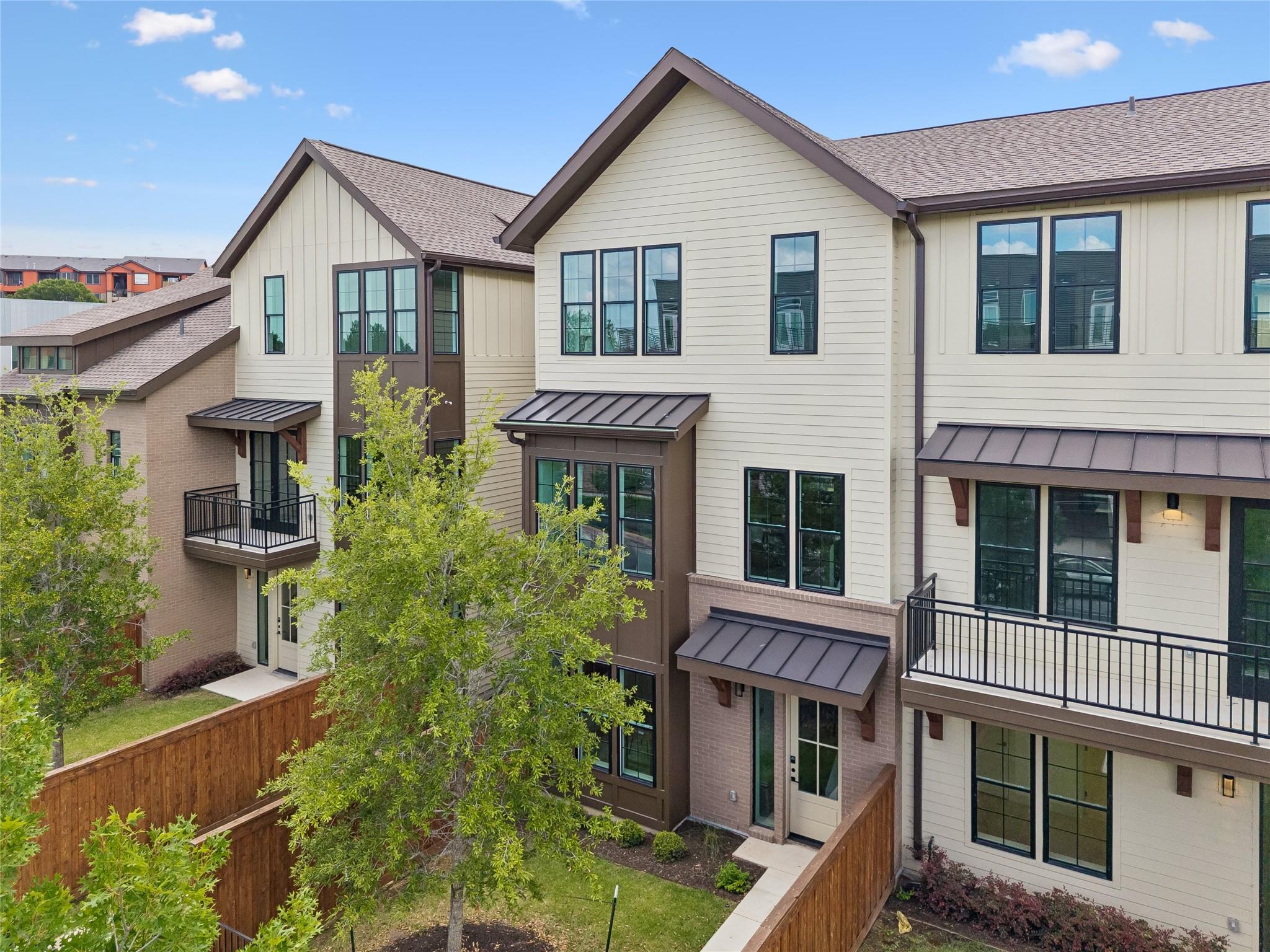 2209 Woodland Ave # 203
