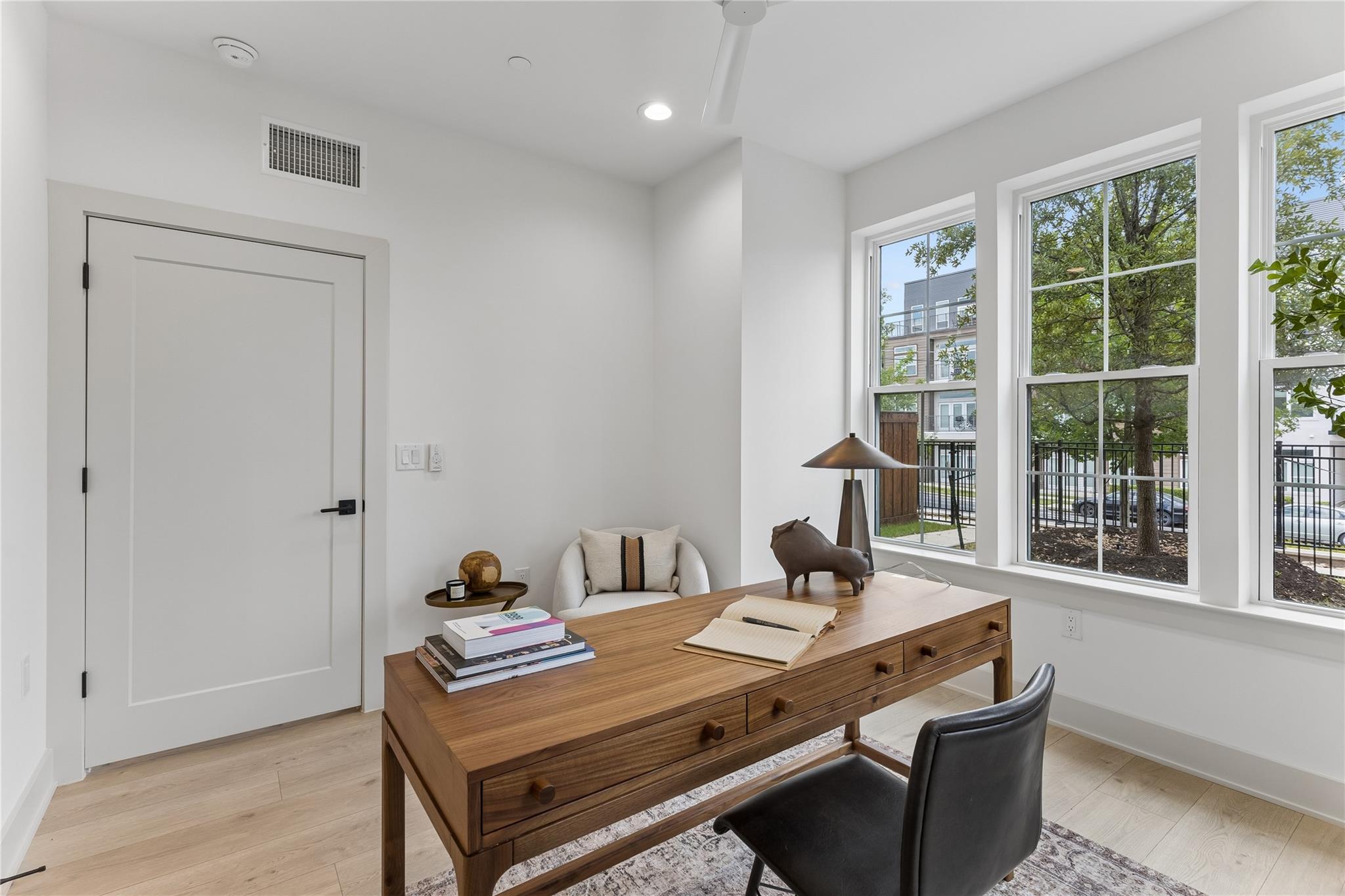 2209 Woodland Ave # 203