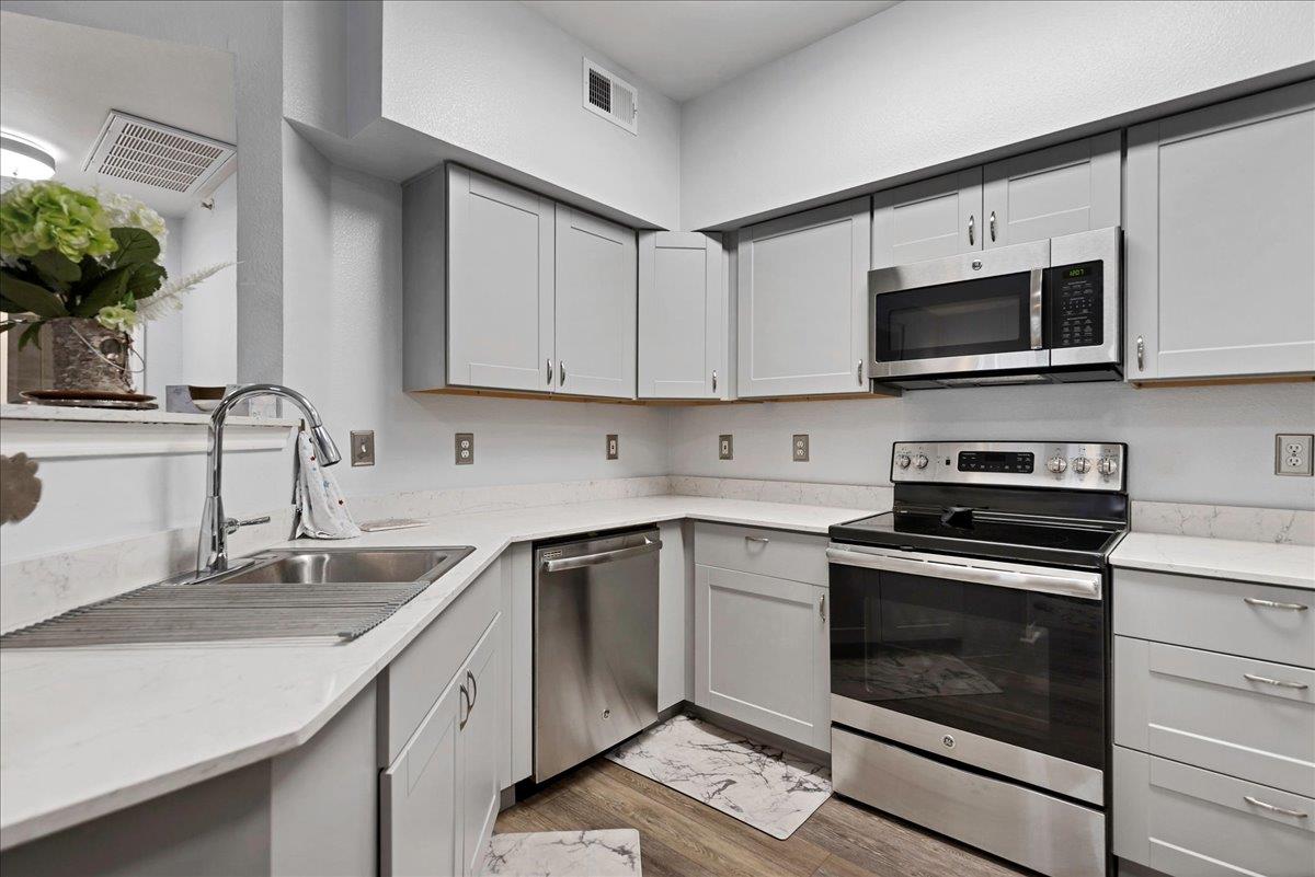 2320 Gracy Farms LN # 918