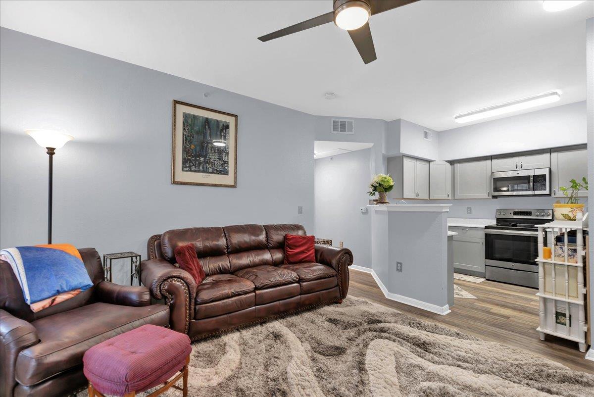 2320 Gracy Farms LN # 918