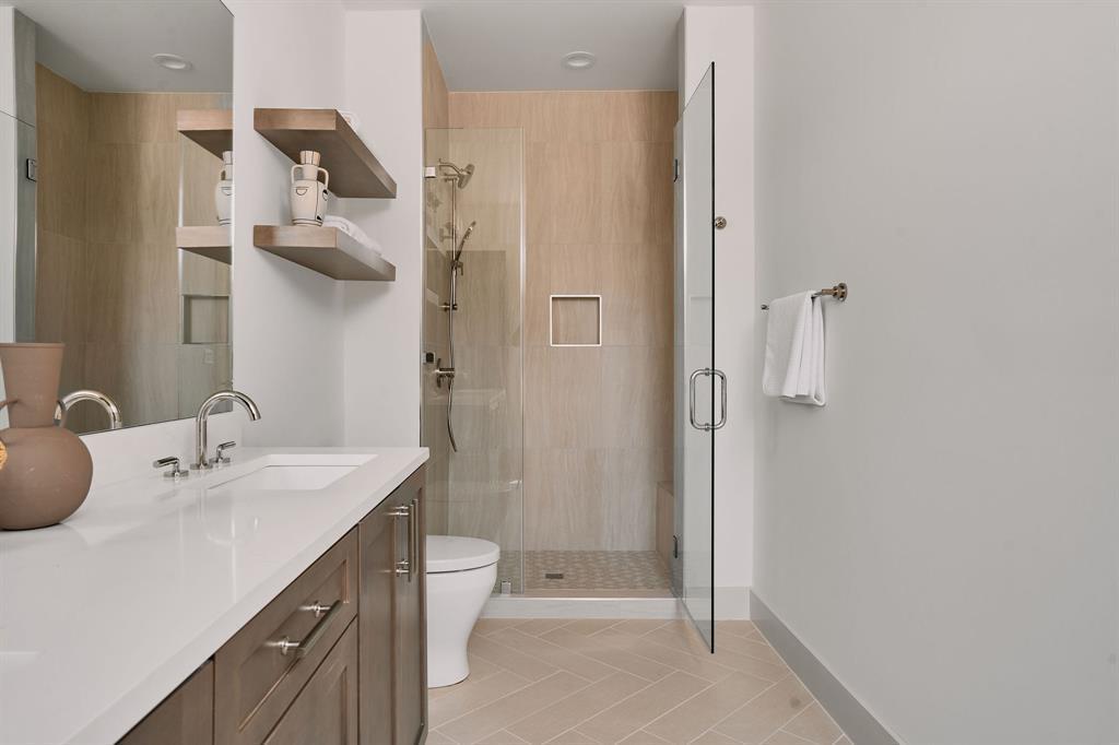 2209 woodland Ave # 401