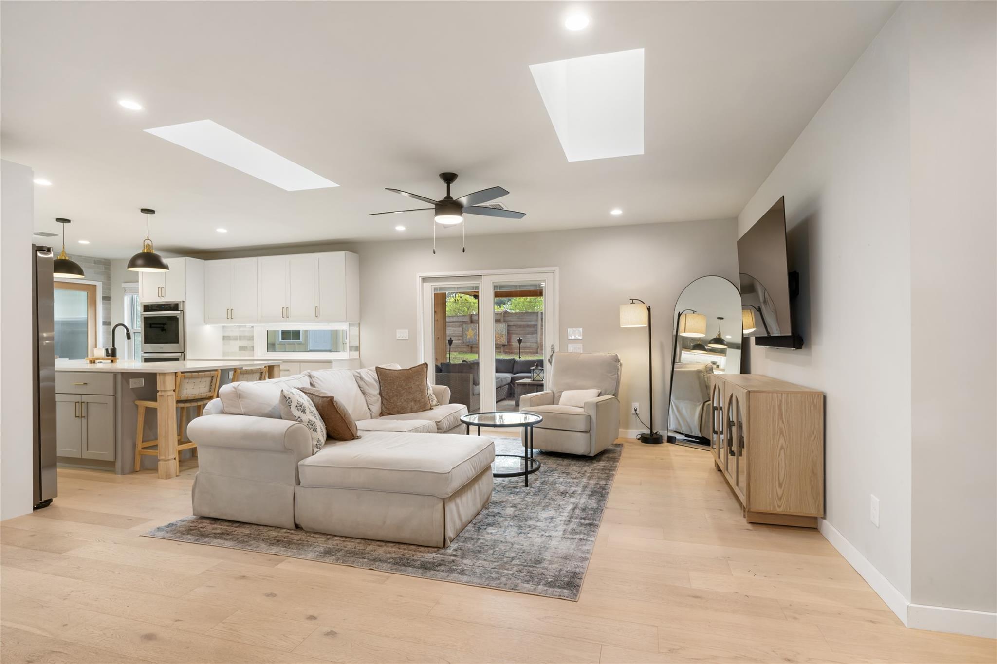 6703 Duquesne DR