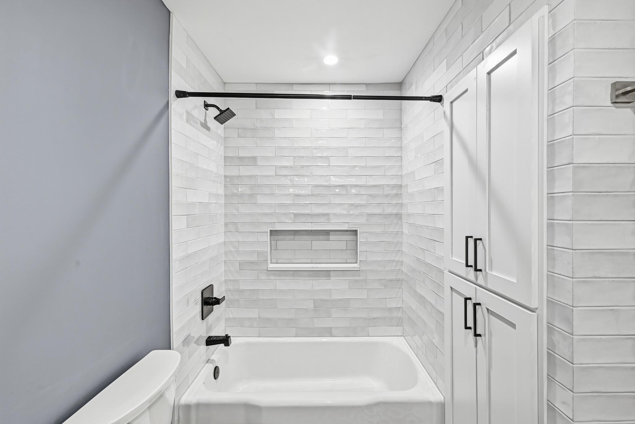 6703 Duquesne DR