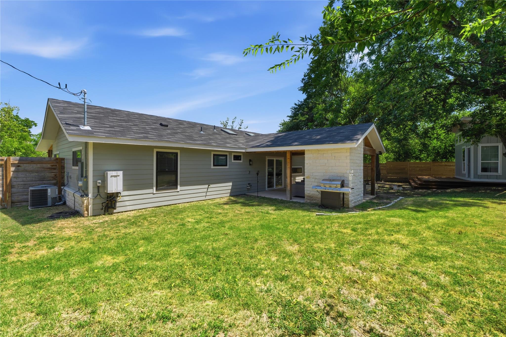 6703 Duquesne DR