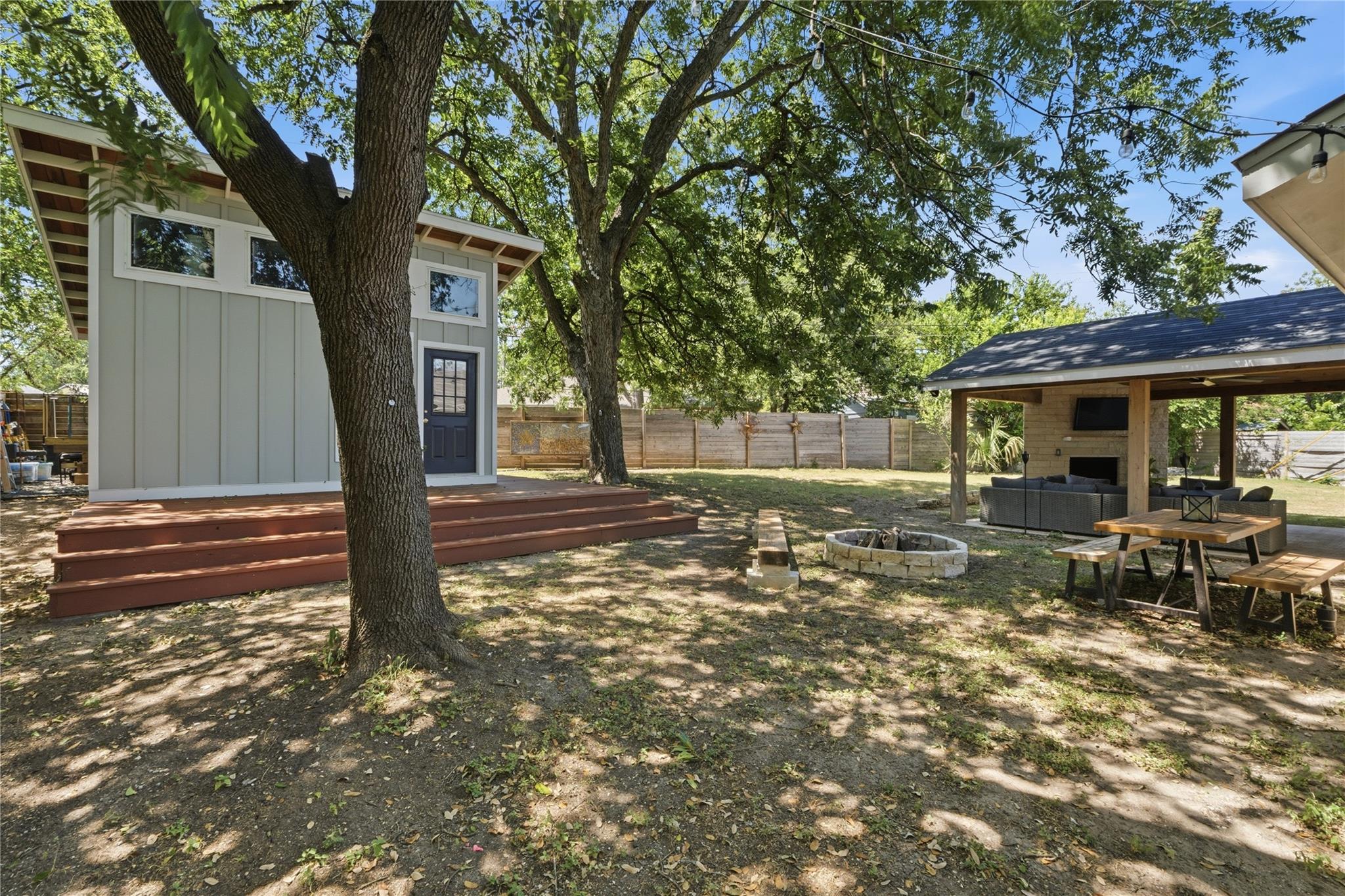 6703 Duquesne DR