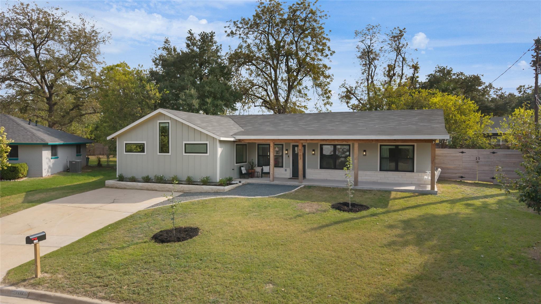 6703 Duquesne DR