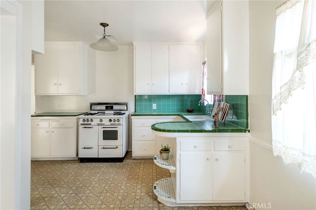 18025 Glenburn Avenue