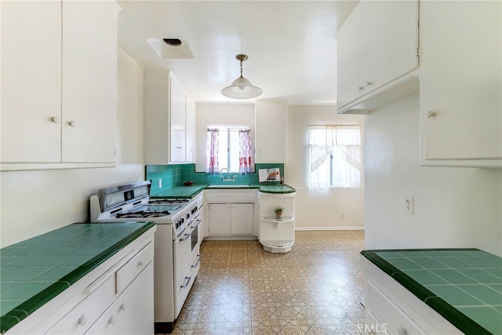 18025 Glenburn Avenue