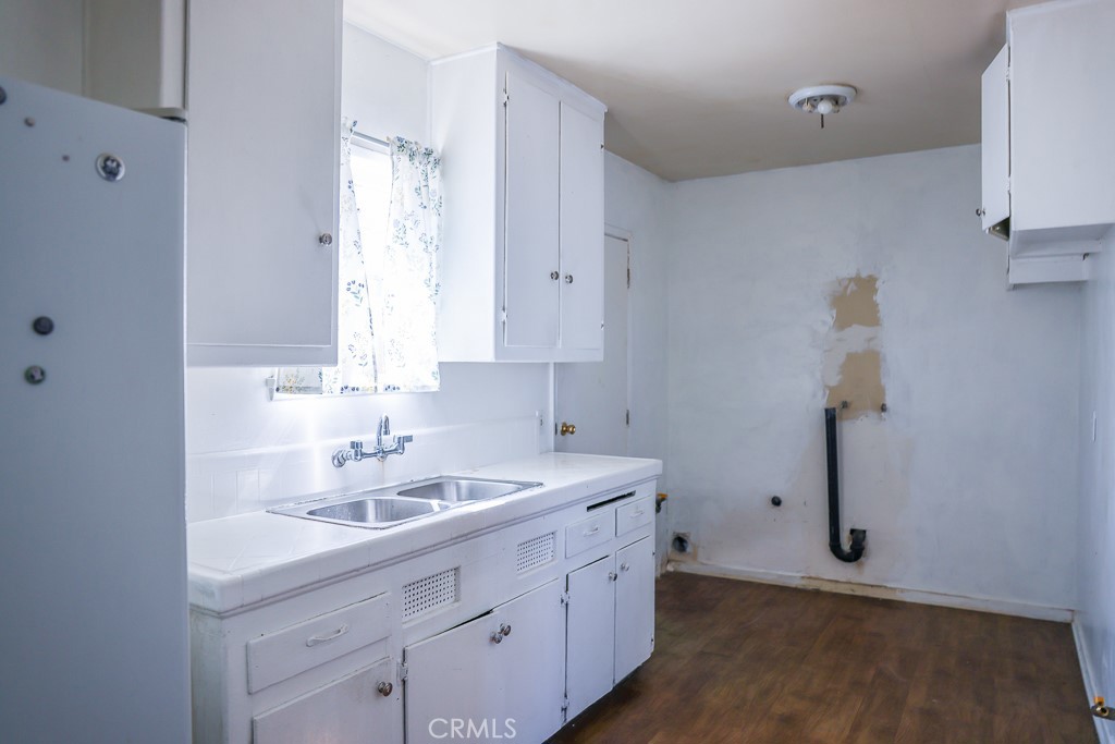 22719 Delford Avenue