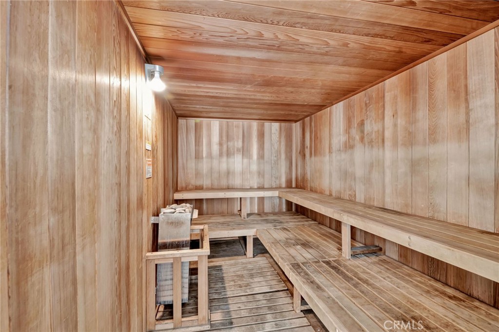 2825 Plaza Del Amo 106