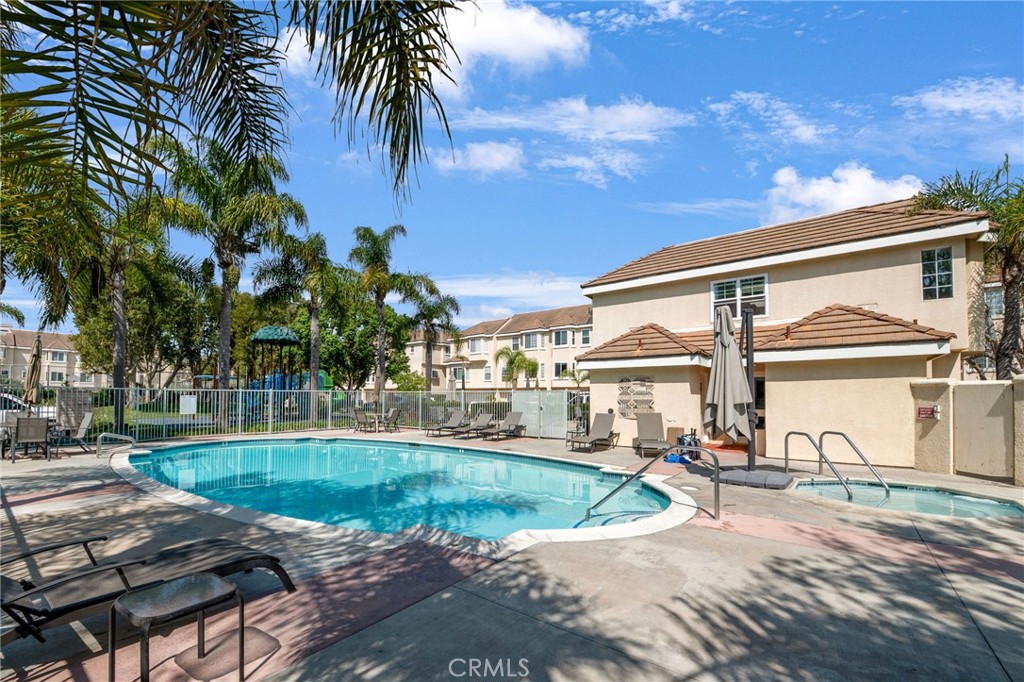 2825 Plaza Del Amo 106