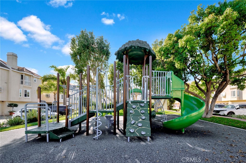 2825 Plaza Del Amo 106