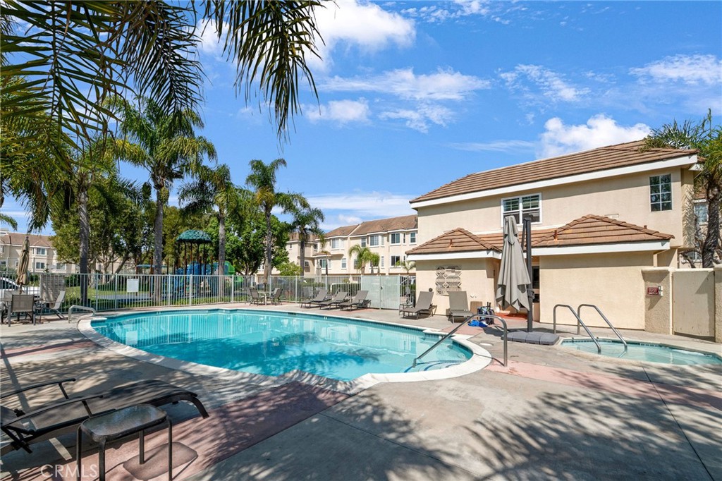 2825 Plaza Del Amo 106