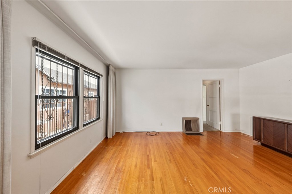 2738 Thurman