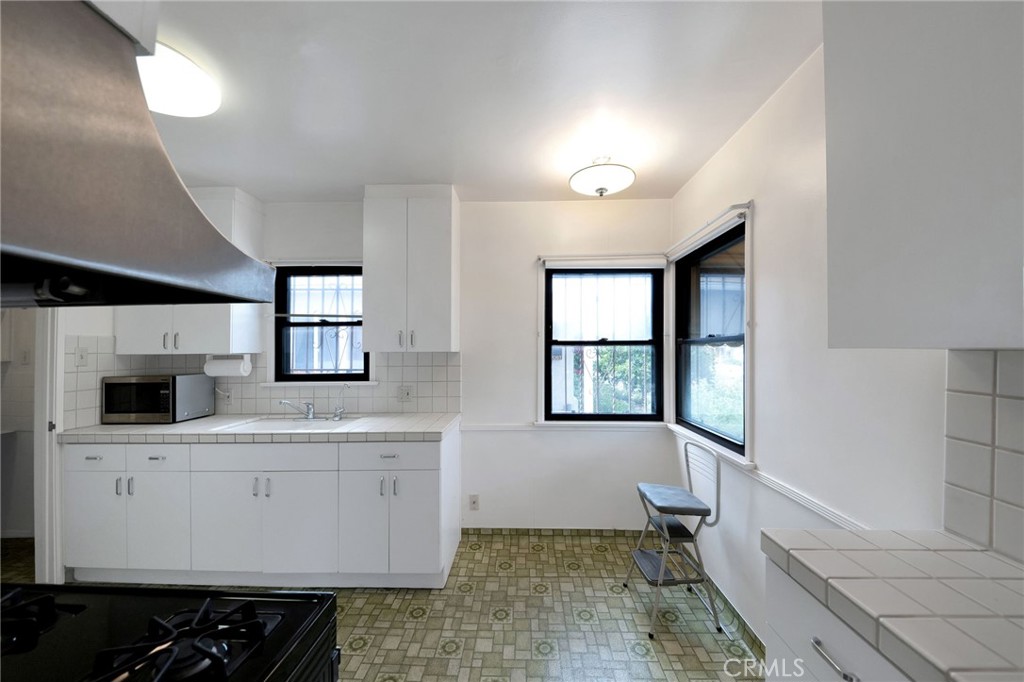 2738 Thurman