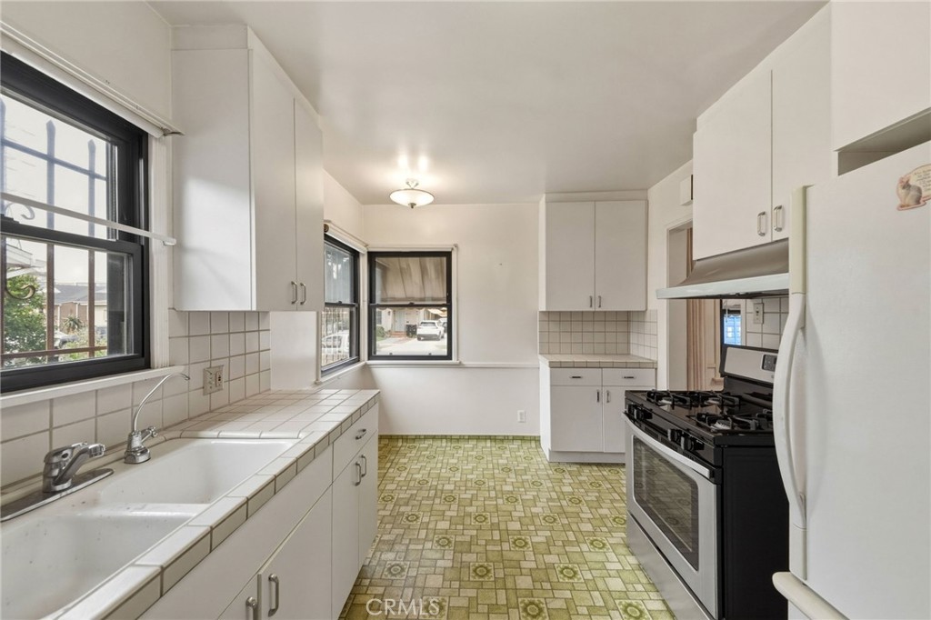 2738 Thurman