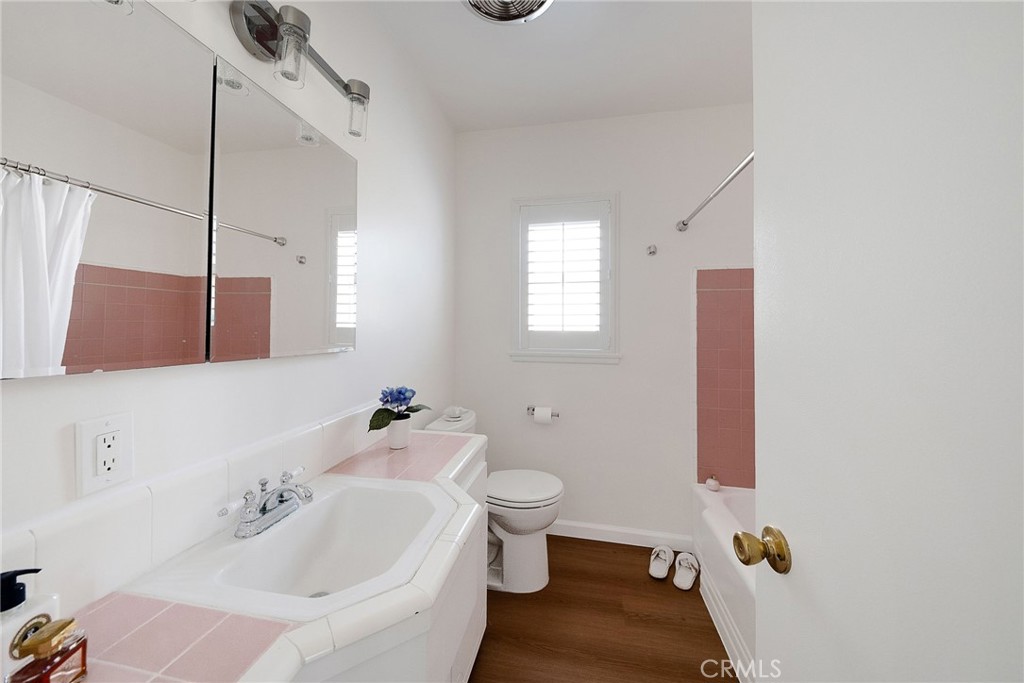2302 W 177th