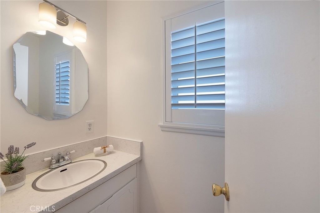 2302 W 177th