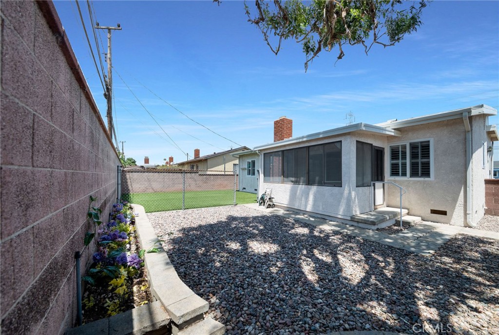 2302 W 177th