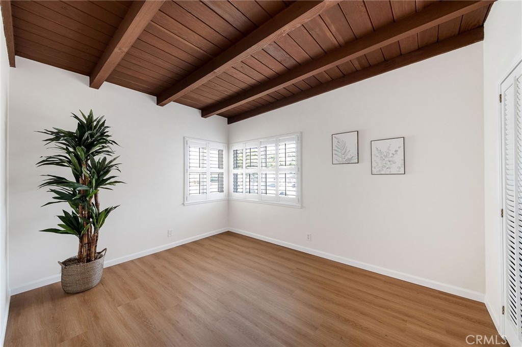2302 W 177th