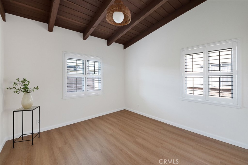 2302 W 177th