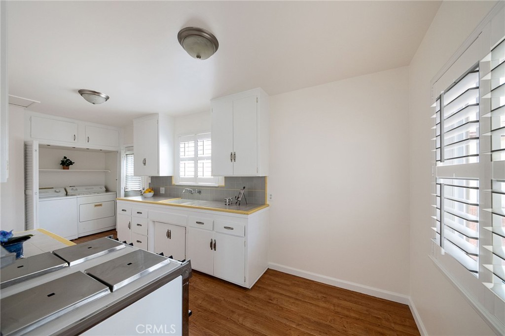 2302 W 177th