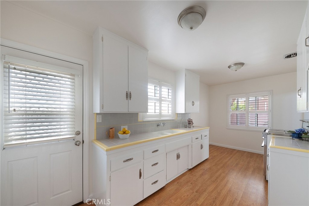 2302 W 177th
