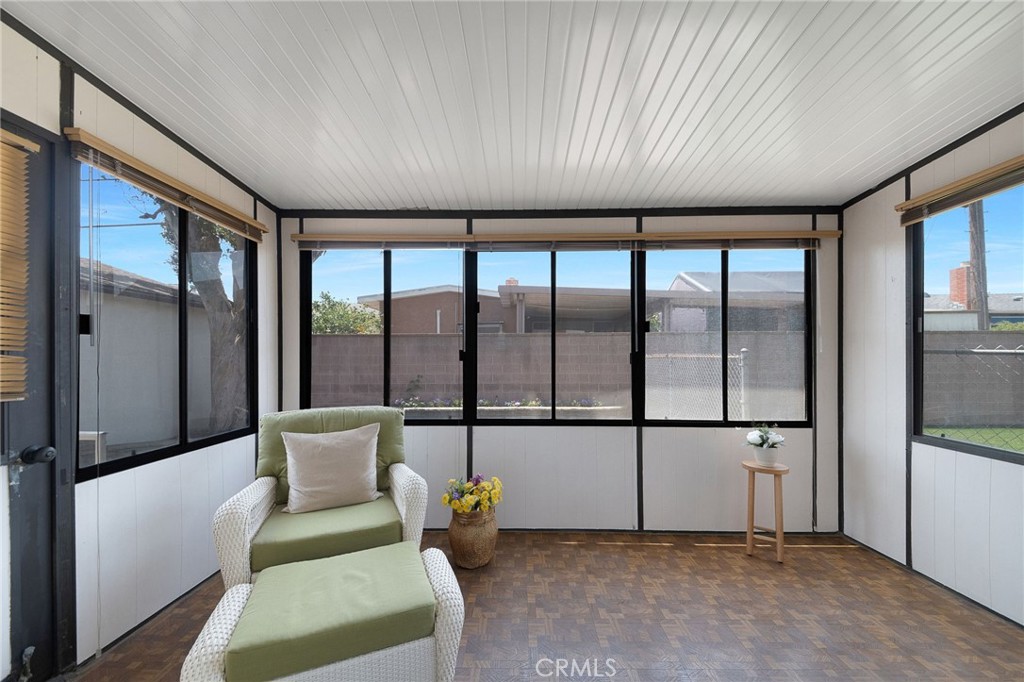 2302 W 177th