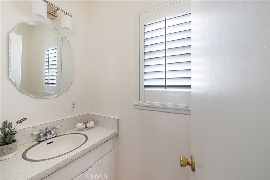 2302 W 177th