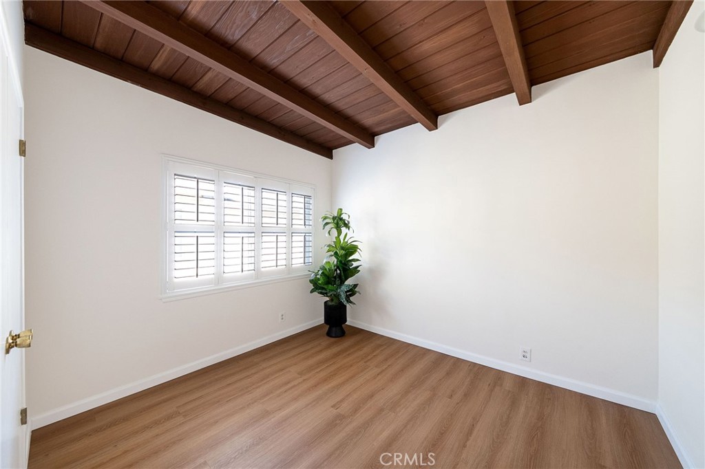 2302 W 177th