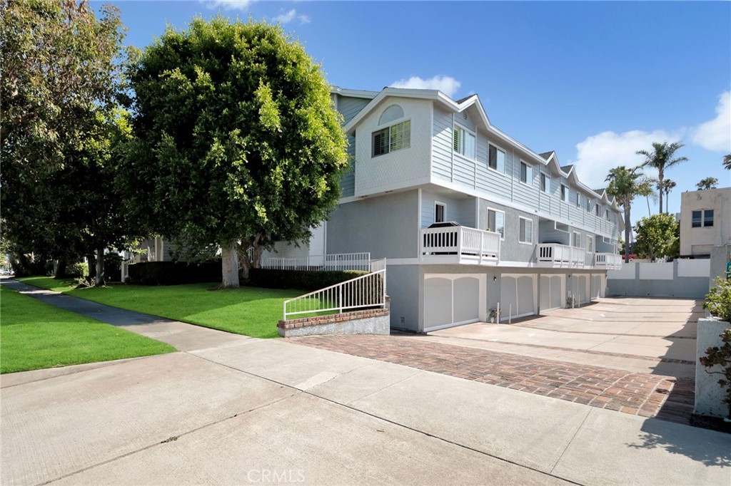 105 N Broadway E
