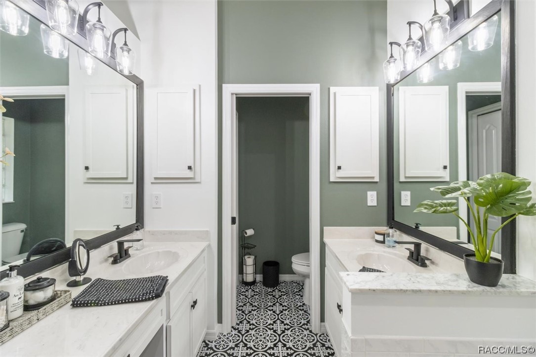 4300 W horseshoe Drive