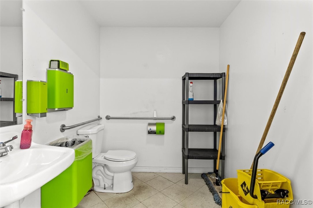 10460 W New York Street