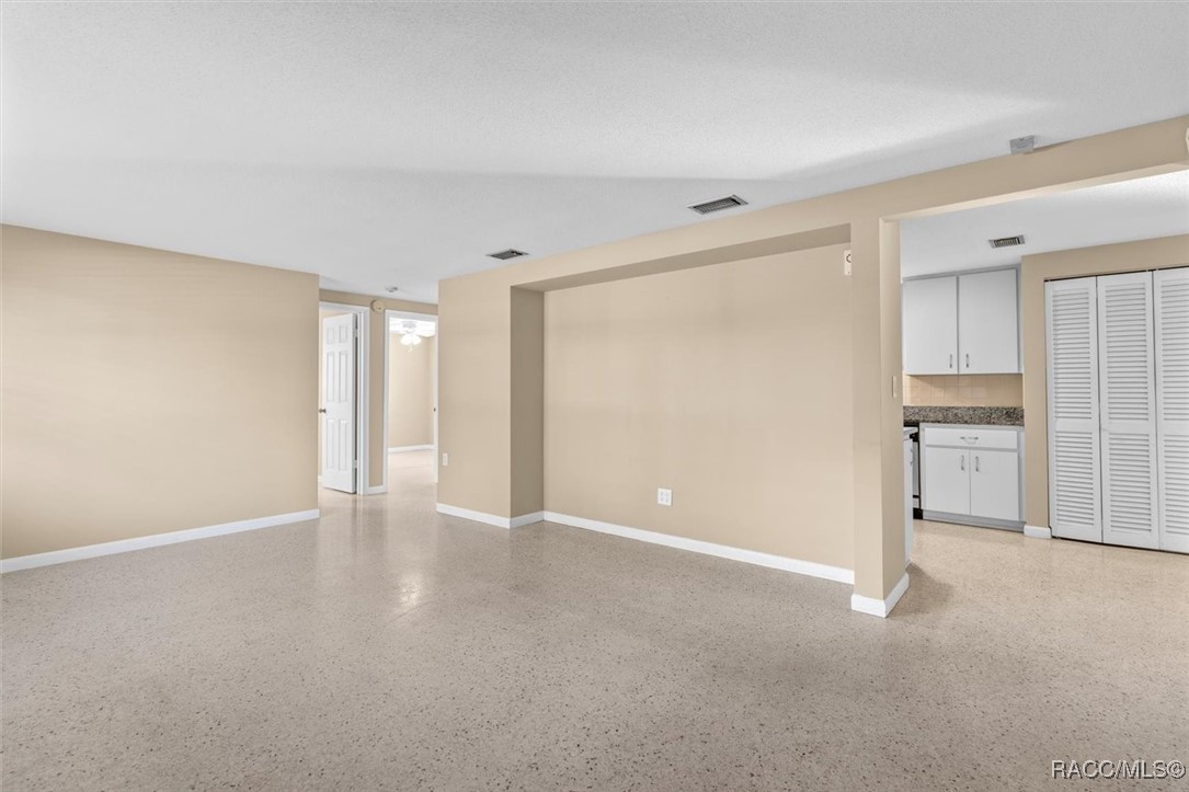 9181 S Mountain Lake Avenue