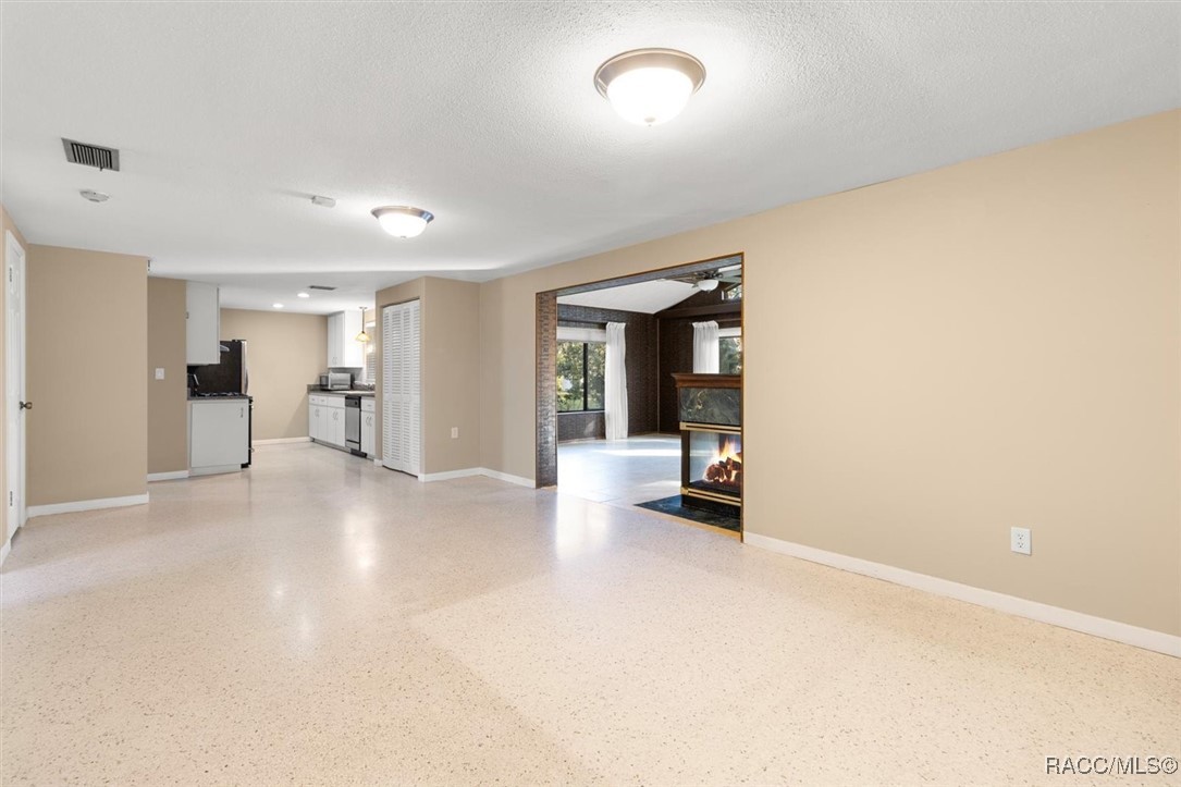 9181 S Mountain Lake Avenue